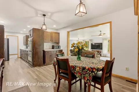 Dining - 12975 Frost, Hemlock, MI 48626 photo 1 of 3