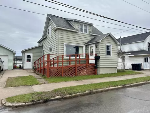 555 N 8th, Gladstone, MI 49837