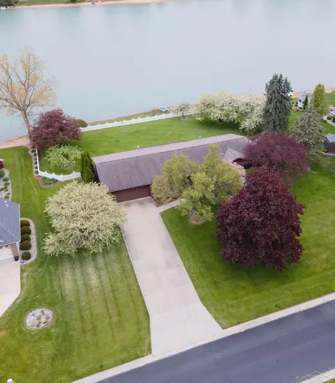 11145 N Lake Cir N, Saginaw, MI 48609