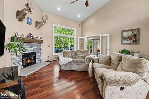 Living - 47619 Lamplighter, Macomb, MI 48044 photo 2 of 3