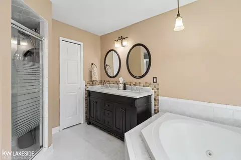 Bath - 47619 Lamplighter, Macomb, MI 48044 photo 1 of 5