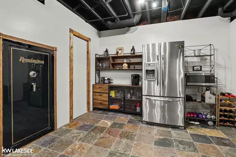 Kitchen - 47619 Lamplighter, Macomb, MI 48044 photo 8 of 8