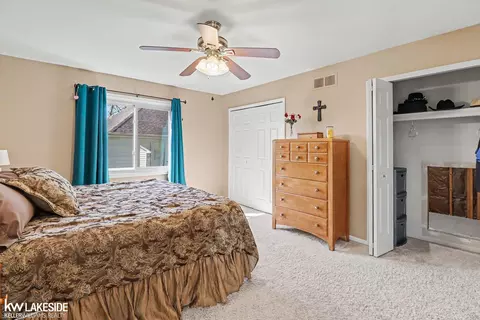 Bedroom - 47619 Lamplighter, Macomb, MI 48044 photo 3 of 9