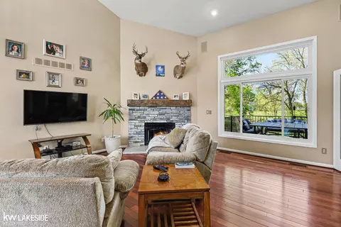 Living - 47619 Lamplighter, Macomb, MI 48044 photo 3 of 3