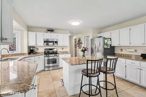 Kitchen - 47619 Lamplighter, Macomb, MI 48044 photo 1 of 8