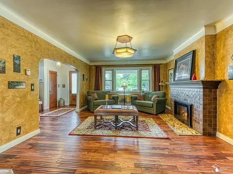 Living - 404 Elm, Monroe, MI 48162 photo 5 of 8