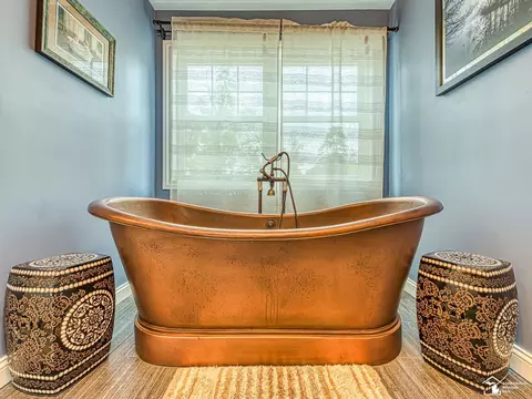 Bath - 404 Elm, Monroe, MI 48162 photo 4 of 9