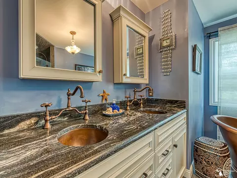 Bath - 404 Elm, Monroe, MI 48162 photo 3 of 9