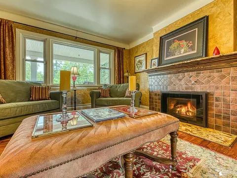 Living - 404 Elm, Monroe, MI 48162 photo 4 of 8