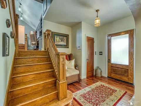 Entry Way - 404 Elm, Monroe, MI 48162 photo 2 of 14