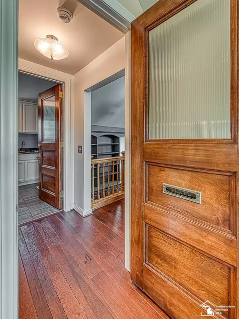 Entry Way - 404 Elm, Monroe, MI 48162 photo 9 of 14