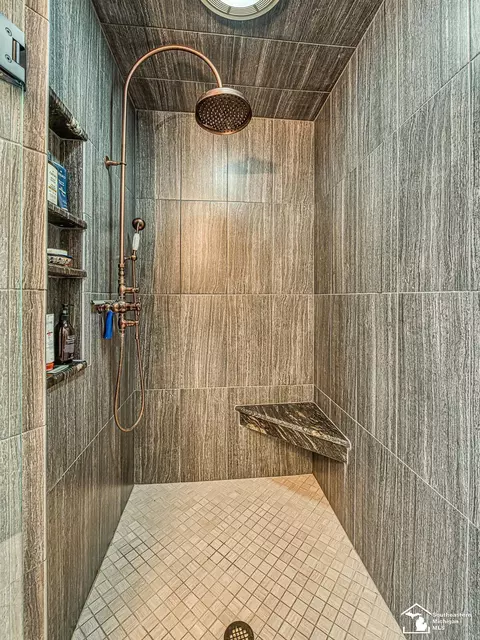 Bath - 404 Elm, Monroe, MI 48162 photo 6 of 9