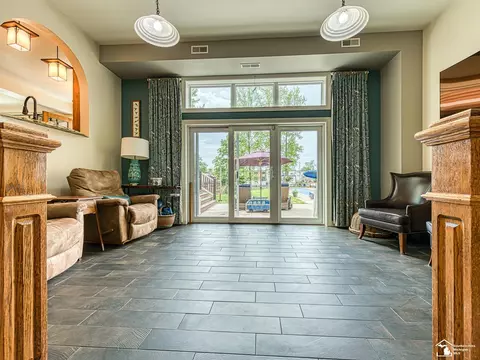Living - 404 Elm, Monroe, MI 48162 photo 6 of 8