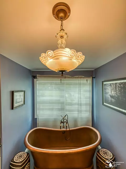 Bath - 404 Elm, Monroe, MI 48162 photo 5 of 9