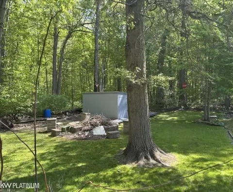 Exterior - 9083 Island, Clay, MI 48001 photo 4 of 5