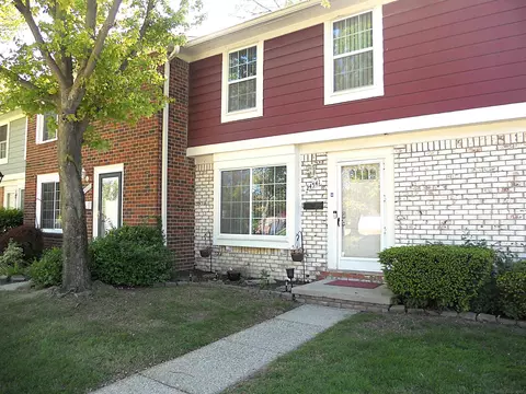 24541 Seaton Circuit E UNIT 15, Warren, MI 48091