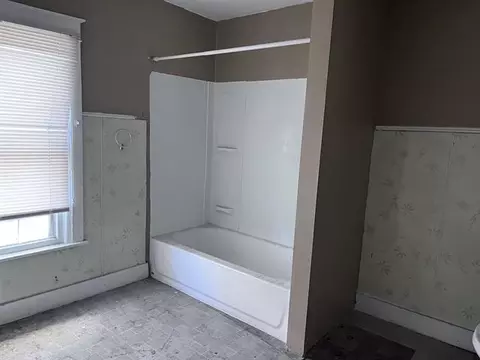 410 E Fourth, Flint, MI 48503 photo 3
