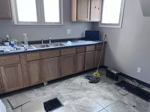 410 E Fourth, Flint, MI 48503 photo 2