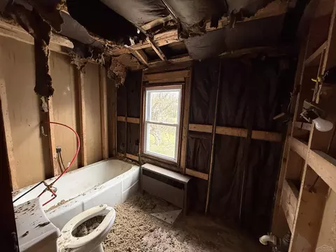 Bath - 1701 Home, Fairview, MI 48621 photo 1 of 3
