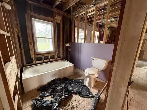 Bath - 1701 Home, Fairview, MI 48621 photo 2 of 3