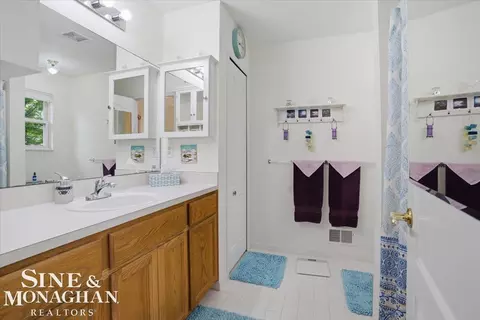 Bath - 2109 Ash, Saint Clair, MI 48079 photo 2 of 4