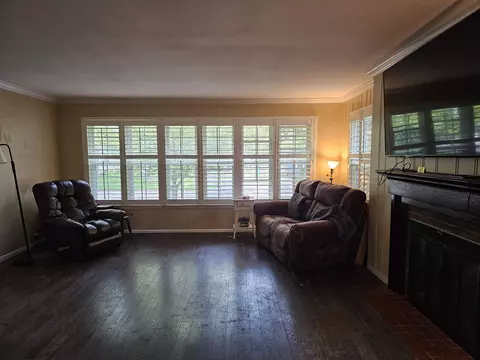 Living - 617 Pine, Owosso, MI 48867 photo 2 of 3