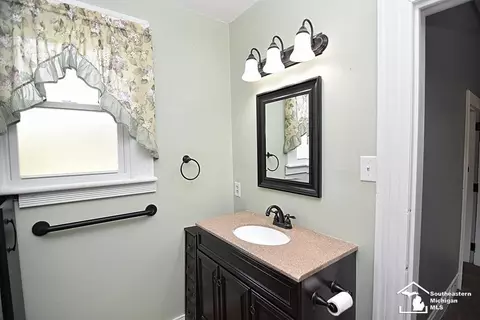 Bath - 317 E 5th, Monroe, MI 48161 photo 3 of 3