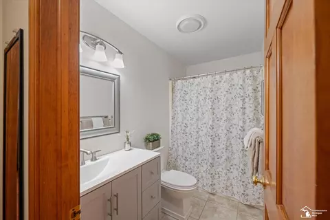 Bath - 8085 Wadding, Onsted, MI 49265 photo 1 of 5