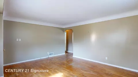 Living - 1847 Barks, Flint, MI 48503 photo 4 of 4