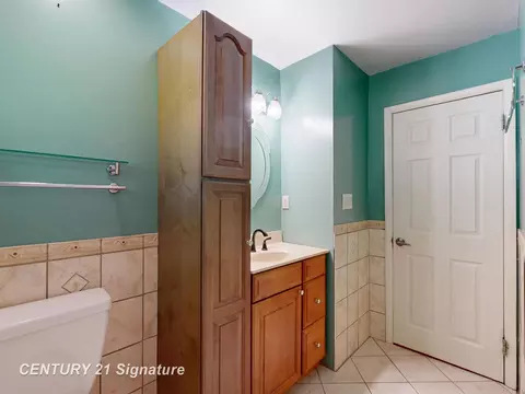 Bath - 1847 Barks, Flint, MI 48503 photo 2 of 3