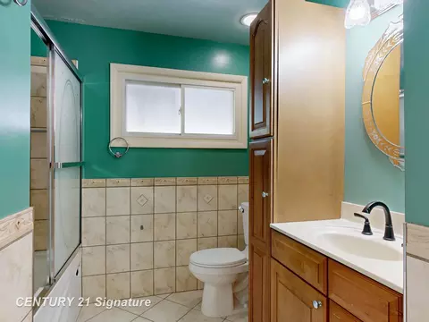 Bath - 1847 Barks, Flint, MI 48503 photo 1 of 3