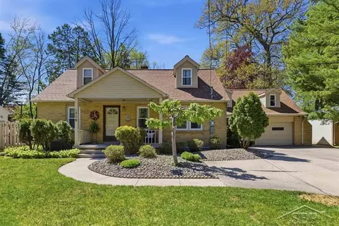 306 E Sugnet, Midland, MI 48642