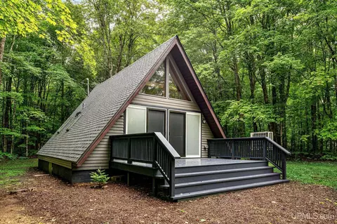 n3443 16 Mile Lake Road, Munising, MI 49862