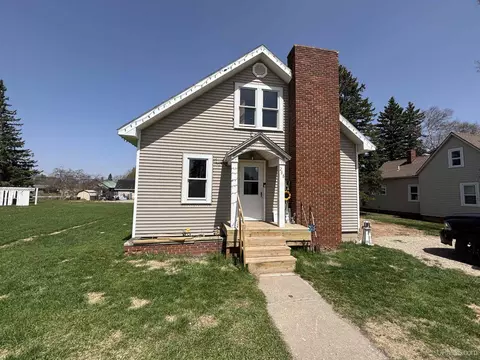 208 W Avenue C, Newberry, MI 49868