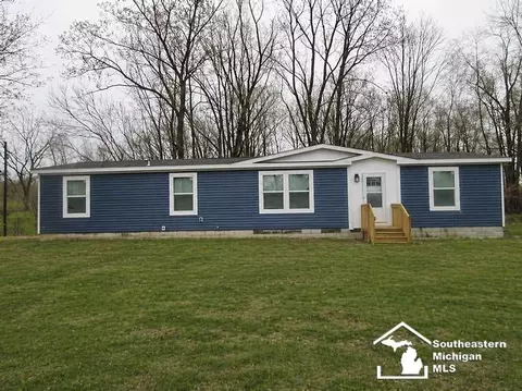 8575 N Rollin Hwy, Addison, MI 49220