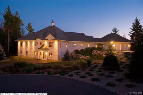 275 Forest Hls, Marquette, MI 49855