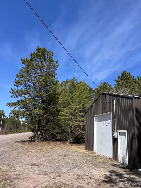 50428 Louis Pt, Lake Linden, MI 49945