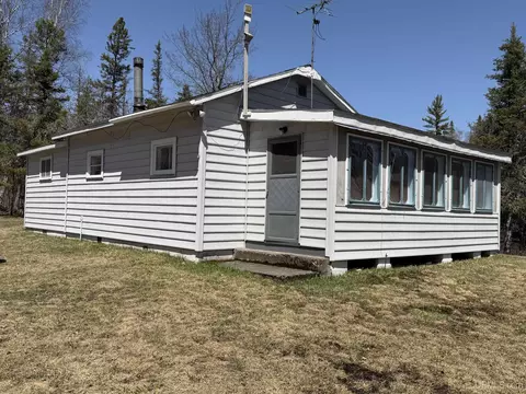 8304 Peshekee Grade, Champion, MI 49849