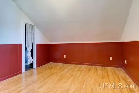 Bedroom - 511 N 20th, Escanaba, MI 49829 photo 4 of 5