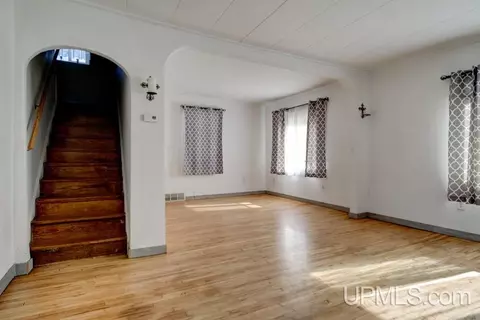 Living - 511 N 20th, Escanaba, MI 49829 photo 1 of 4