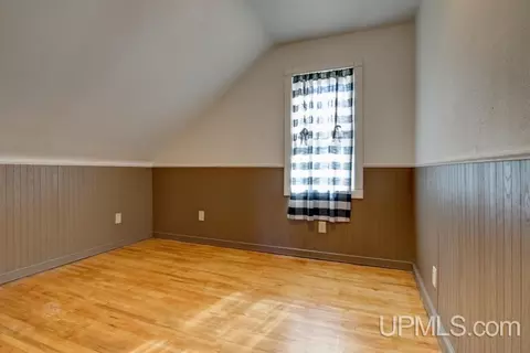 Bedroom - 511 N 20th, Escanaba, MI 49829 photo 2 of 5