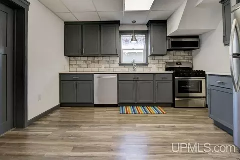 Kitchen - 511 N 20th, Escanaba, MI 49829 photo 2 of 4