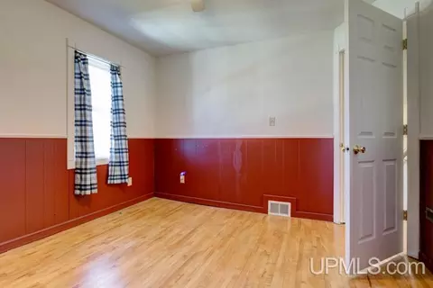 Bedroom - 511 N 20th, Escanaba, MI 49829 photo 5 of 5