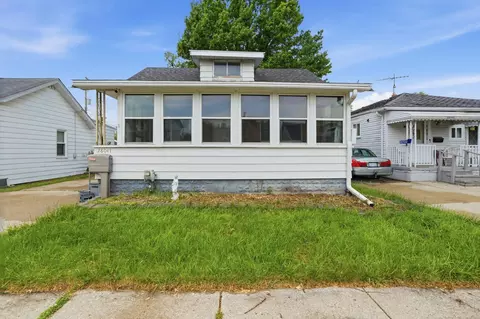 28041 Maple, Roseville, MI 48066