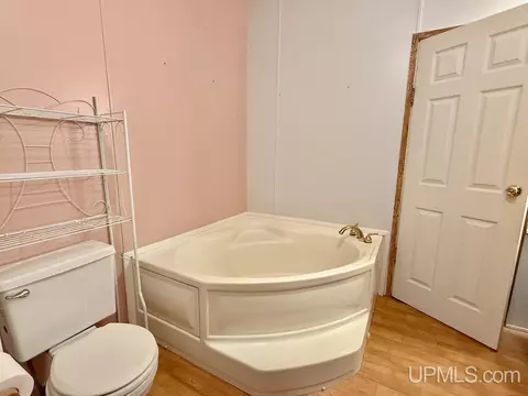 Bath - 3873 145, Escanaba, MI 49829 photo 2 of 5