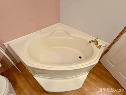 Bath - 3873 145, Escanaba, MI 49829 photo 3 of 5