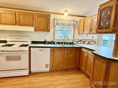 Kitchen - 3873 145, Escanaba, MI 49829 photo 3 of 5