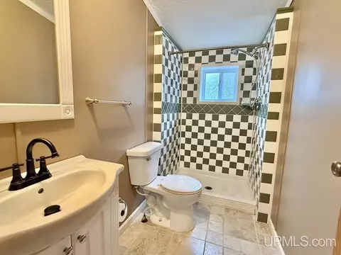 Bath - 3873 145, Escanaba, MI 49829 photo 5 of 5