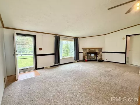 Living - 3873 145, Escanaba, MI 49829 photo 2 of 4