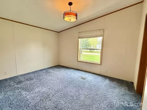 Bedroom - 3873 145, Escanaba, MI 49829 photo 2 of 3